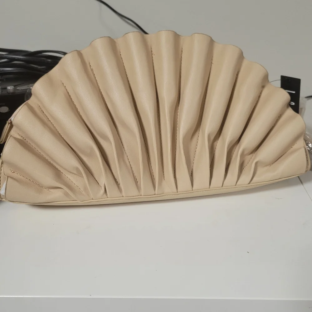 Lulus Purse Elegant Pleated Fan Purse- Beige / Nude – Detachable Strap - Picture 5 of 7